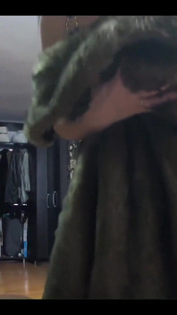 Bevor ich dich probiere, möchte ich für dich ein paar Pelzklamotten anprobieren. #milf, #pov, #latina, #bigass, #romance, #joi, #fetish