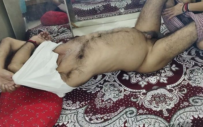 Anar Kali: Seksi bebek üvey babası ateşli meme ucu minik amcığıyla domalarak sikişiyor