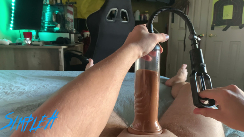 SimpleH: Aku lagi asik muasin memekku pakai pompa penis baruku
