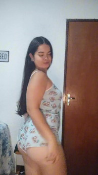 Debora Mendes in Her Pajamas to Spend New Year's Eve