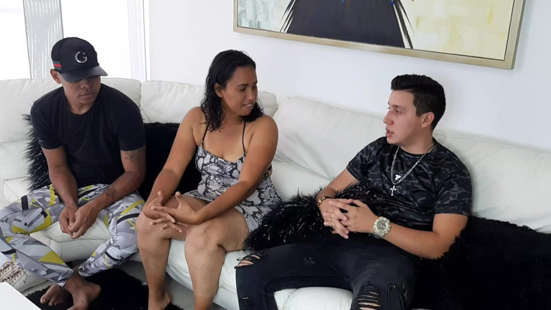 LanaKumari: Zůstávám v domě mého přítele a šukám jeho sexy nevlastní matku,...