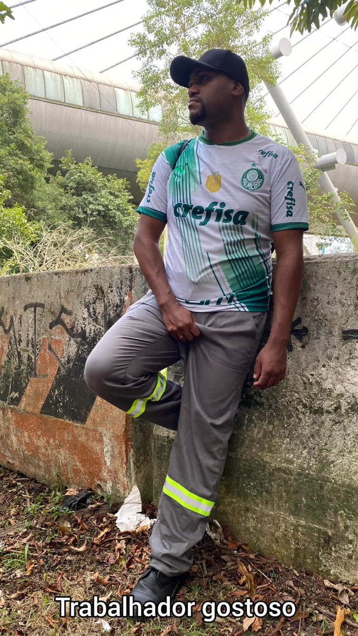 SEX GAY AMATEUR: Строитель трахает мальчика на стройке