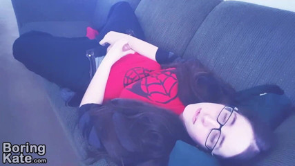 Boring Kate: Un œuf Tenga et un gros canapé confortable