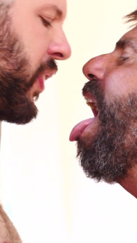 BEARFILMS Adam jones aur ale Tedesco