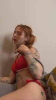Emerald in: Tali pinggang siku berpredismen bersama-sama dengan Harness Ballgag yang besar. Belts Hogtie 