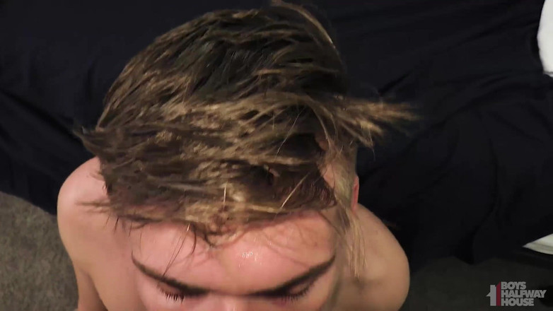 Boys half-way house: 不良ティーンが丸呑みし、チャンプのようにディックを奪う