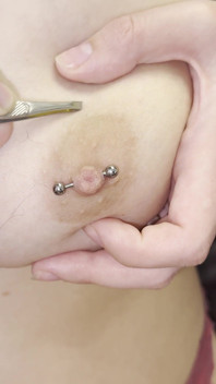 Tahání vlasů s tweezers na přírodních kozách! BDSM! Zranit!