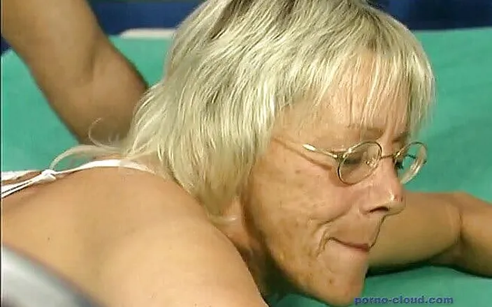 Porno Cloud: The granny doc