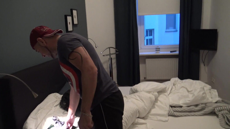 Gaybareback: Baisée sans capote par un étalon hétéro avec une bite bien...