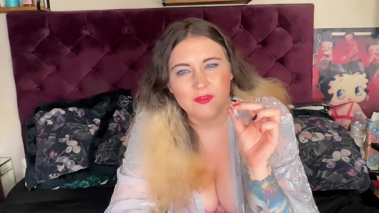 MissFFW: Femdom BBW karstises Needle Dick przegrany podczas palenia