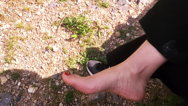 Glenn studios: トレッキング後の足元を見せる。アナルセックスフェラ