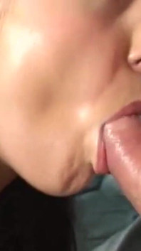 보지를 핥고 핑거링하는 핫한 변태 십대