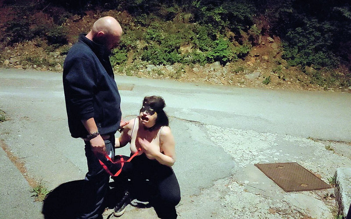 Toilet Mommy: Prasátko děvka MILF s velkými prsy a otevřenou pusou Hračka čeká...