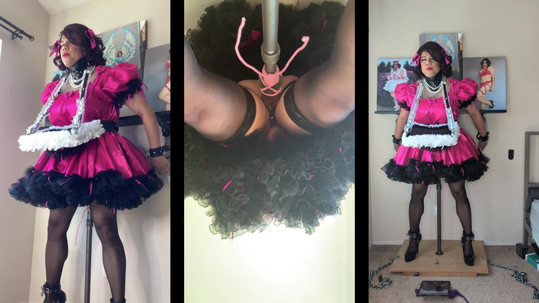 Sissy Candy: Sissy Služka s jejím servírovacím tácem jezdí na jejím dildo...