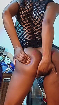 Sit Down Sir While I Twerking My Phat Ass in Your Face Before Madam Cums Back