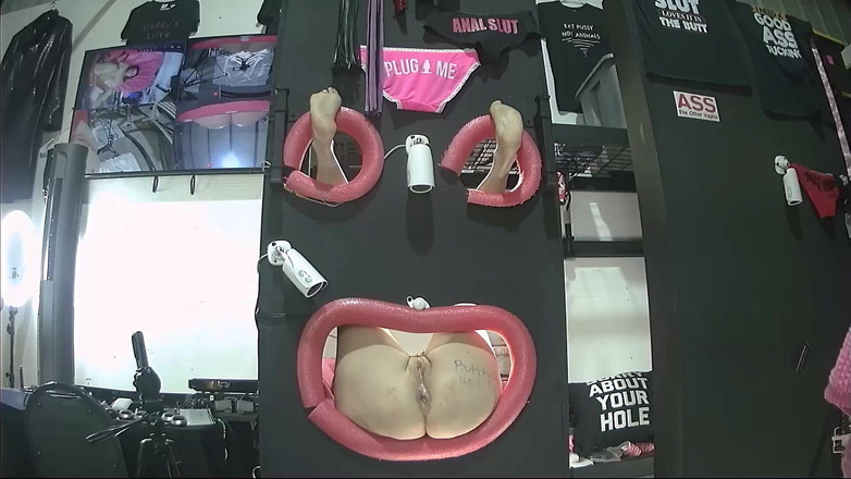 Phoenix Rizin': Orgasme și găuri din zid - gloryholes