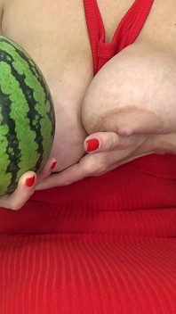 Lekar med vattenmelon