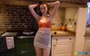 Bopping babes: Sophia Smith - Hot Kitchen