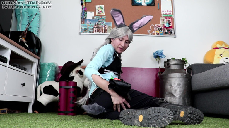 RosalinaxGirl: Judy's dressing down, cosplay trap