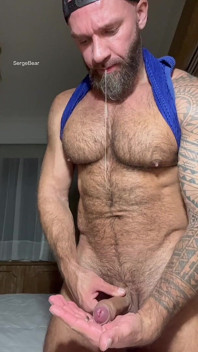 Behaarter muskelbär, solo-nippelspiel & intensive masturbation