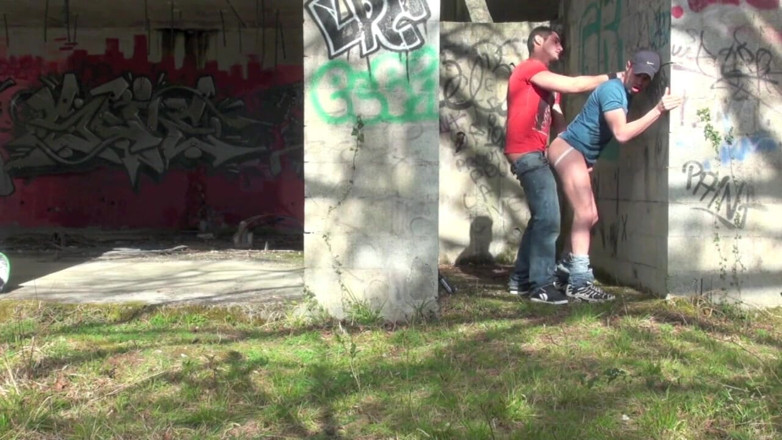 YOUNG FRENCH DUDES FUCKERS: Sexy billen gebruikt door top discreet op buiten plaats