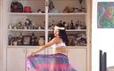 Saturno Squirt: Saturno esguicha dançarina exótica com lingerie erótica