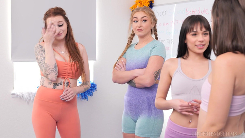 Girlfriends Films: Líder de torcida ruiva sensualmente massagens & tesoura loira gracinha - Callie...