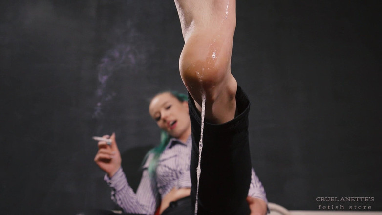 Cruel Anettes fetish world: Spolkněte všechno! POV