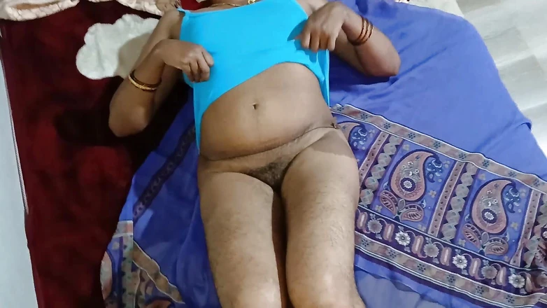 amruta123: Indisk svägerska med mycket stora bröst förför sina devar stora...