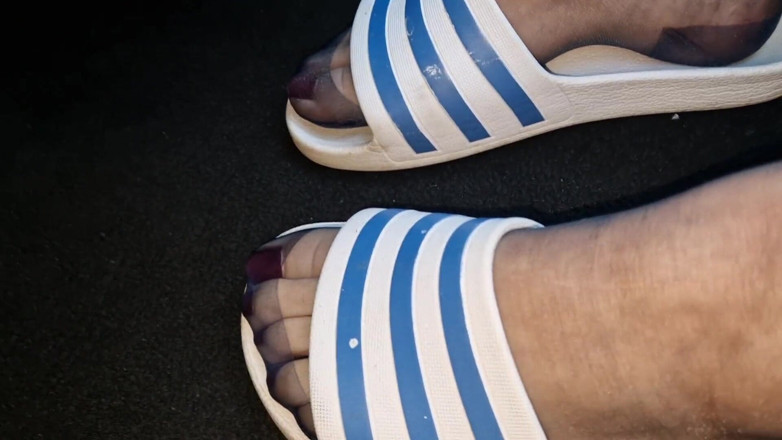 EricSkyMDH: Abgemolken, auto mit jeans und nylons