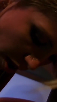 Um Pau Grande Para Uma Loira Gostosa E Excitada