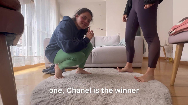 scarlettandc: 女摔跤大汗淋漓的大脚