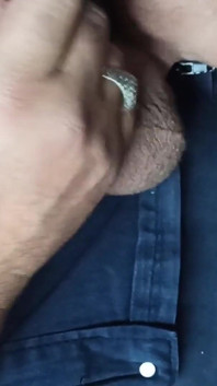 Masculer urso turco papai se masturba debaixo da mesa no escritório