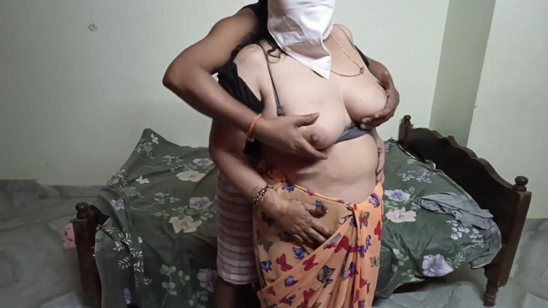 Telugu-fuckers: Adik tiri india dientot gaya doggy habis-habisan sama abang tirinya...