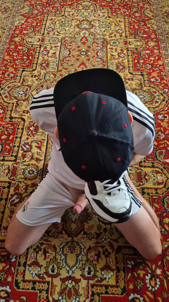Sneakersmax98: Licks Cum From Nike's Sneakers
