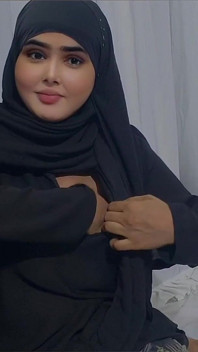 Indyjska bengalska Sadia Bhabhi przyprowadził ją do Cox's Bazar Hotel, aby cieszyć się
