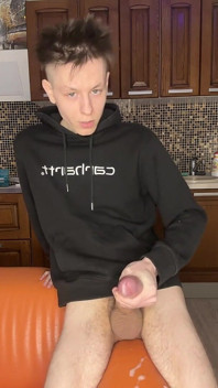 18letý Alone škrtí monstrózního ptáka Imagining Spolužáka Prosí
