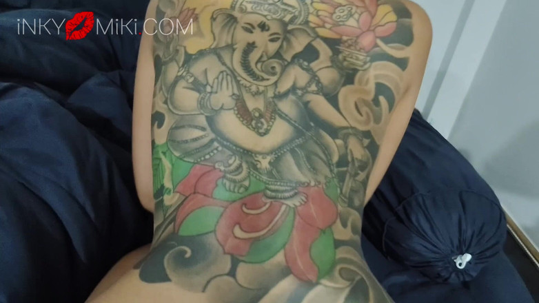 Inky Miki: Grande pau branco fodendo buceta asiática apertada