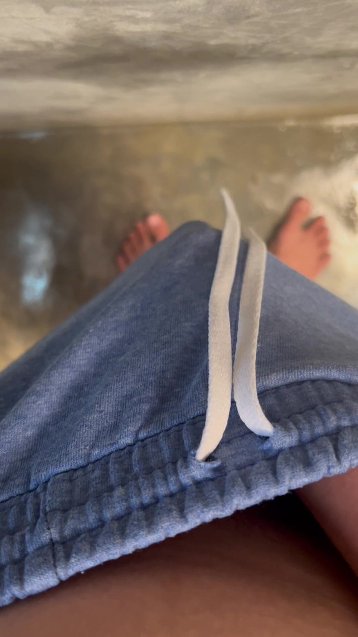 Quan Vietnam 18: Młody azjatyk szarpać małego kutasa i wielką spermę w publicznych...