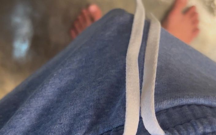 Quan Vietnam 18: 若いアジアの男の子は、公衆トイレで小さなペニスと大きな精液をジャークします