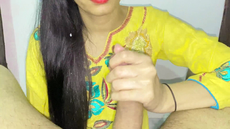 Desifilmy45: Тітка прийшла до моєї кімнати гуртожитку, і побачивши мій член, вона оголилася і сказала трахнути мене великим членом