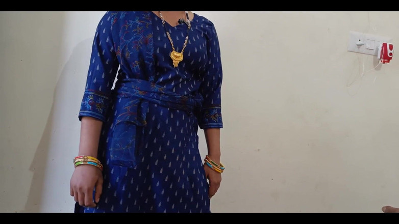 YOURAMRITA04: Gorąca indyjska pokojówka Desi Village był seks na dogy style...