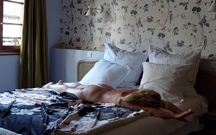 Selena701: Nahé protahování a sex pro probuzení