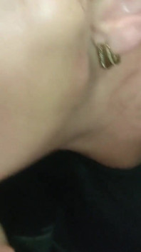 Per favore non dirlo a nessuno! Io farei qualsiasi cosa! MiLF matrigna pompino salivoso con sperma in bocca dal suo figliastro cattivo