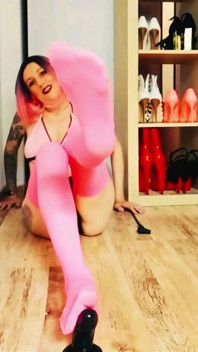 Lady Angela Foot Fetush Dream Clip MILF