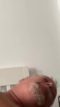 Auf papis gesicht kommen
