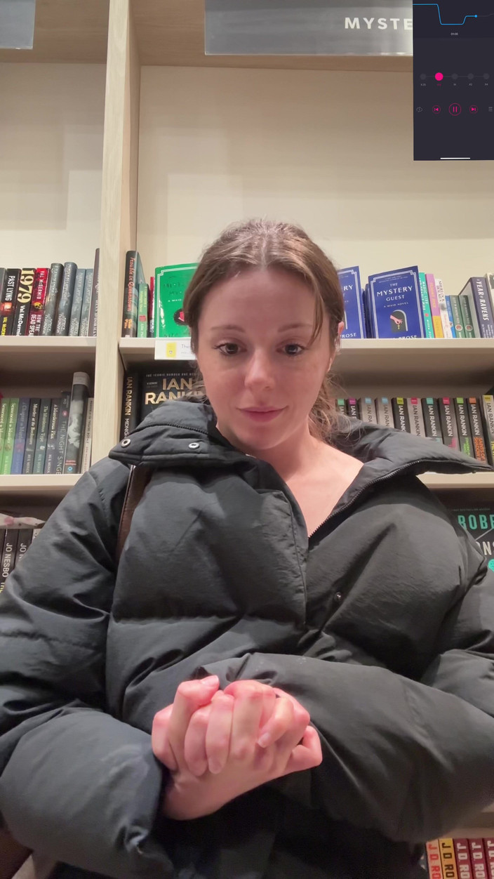 Nadia Foxx: Einkaufen für Bücher mit meinem Vibrator! Hoffentlich komme ich nicht...