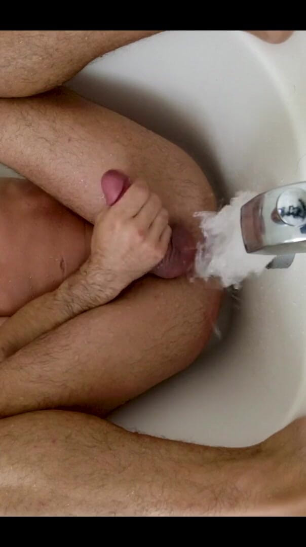 Reese Rideout: Bathtub Jackoff