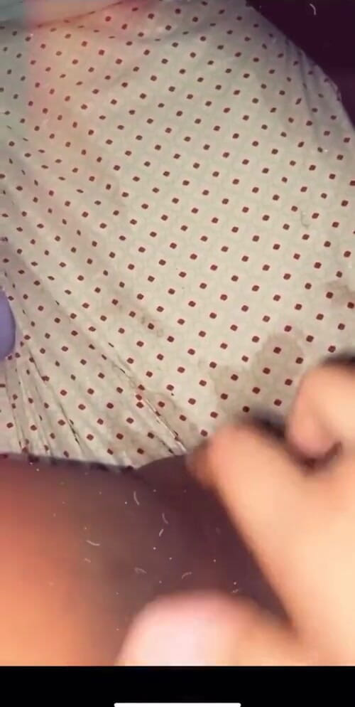 JuicyLucii: Lass mich süß squirten