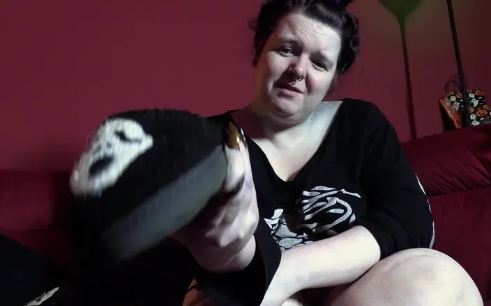 Mxtress Valleycat: Sweaty Slippers JOI